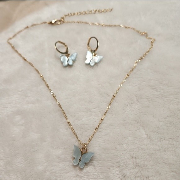 #27Cute Butterfly Pendant Necklace  and Earring Set - Picture 2 of 6
